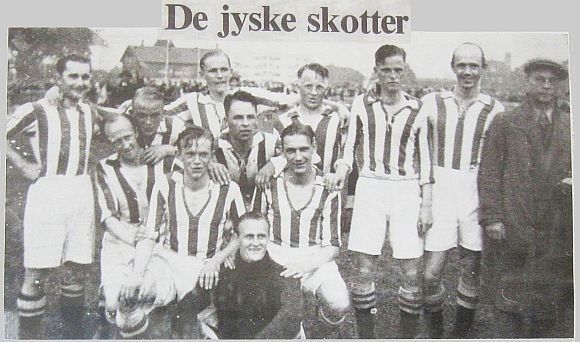  Bageste række fra venstre:  
Henry Rolschau, Sivert Skov, Henry Kjær, Chr. Fink, Chr. Gundersen, Willy Pedersen
og så træner Würden.
I midten: Carlo Hansen, Børge Jepsen, Jens Lundgaard, Hans Timmermann. 
Foran: Peter Petersen.

