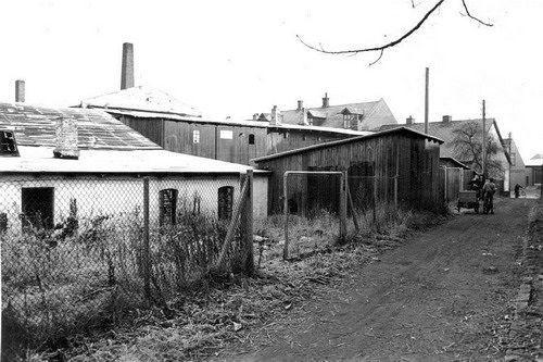 Den lille sti her, fra Nørregade til Banegårdspladsen skal med.  Det var et af mine  første udfordringer, i 6-7 års alderen. Jeg overvandt det, da min dovenskab i 7 årsalderen vandt. Det var en hurtig genvej.