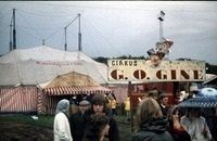 G.O.GINE byfesterne. Hvor byen var smykket med geoginer. Havde også sit eget Cirkus. Det var Vejen borger der var de optrædene.