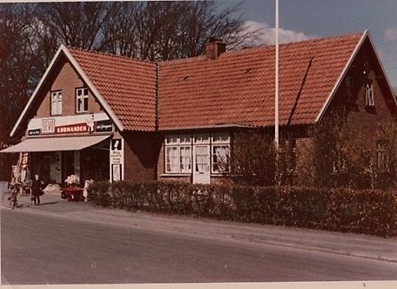 
Sådan husker jeg købmandsbutikken i Askov. Det er et dejligt billede.