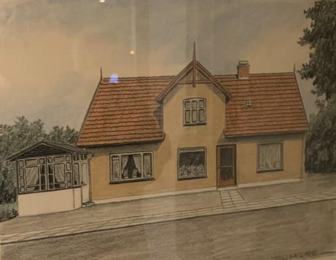Rita Fredslund-Hansen.
Katrine Schmidt   var min farmor og har dette akvarel hængende og husker også barber Olsen.