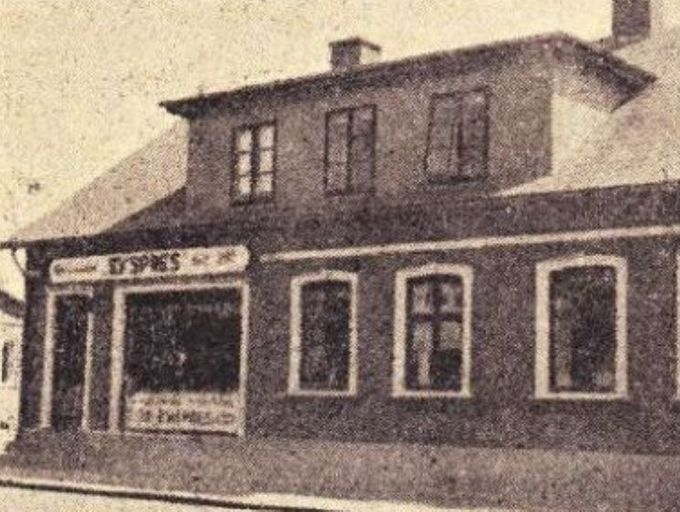 Huset i Nørregade 70, da Ekspres Renseriet lå der,  ved Holger Marius Sørensen.
Siden købte A. Fink og Søn butikken som blev kaldt Skomagasinet  i 1964.