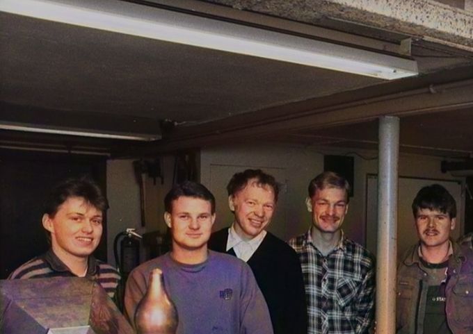 Blikkenslager Lander Olsen A/S Vamdrupvej 1 6600 Vejen Foto af de ansatte, med Søren Lander Olsen og hans mor Helga til højre.
Bertha Kirstine Christiansen.
Lander Olsen, en dejlig familie.
Mange gode minder fra en svunden tid, hvor Helga og jeg tidligt om morgenen red ture sammen. Helga var en meget dygtig rytter.
Freddy Jensen.
Længst til venstre Karsten Horup.
Jytte Haar
Carsten Horup. Flemming Lønne. Eigil. Ole Nicolaisen min kære mand. Lars. Helga og Søren.