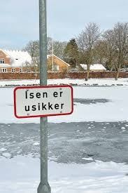 Et lidt sjovt billede fra Dammen i Askov.
Isen er usikker.