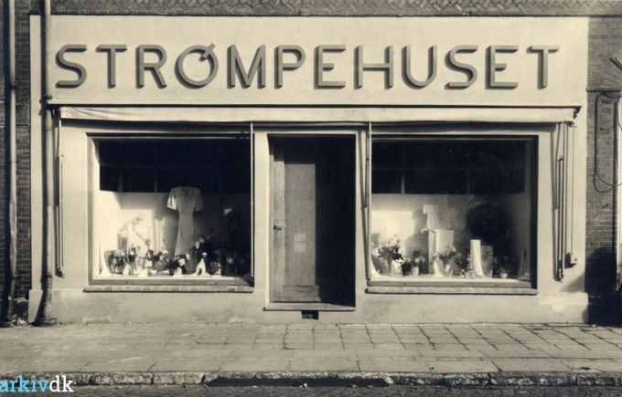 Frk. Petrea Dissing, Strømpehuset fra 1938 til 1957.
Nørregade 24.