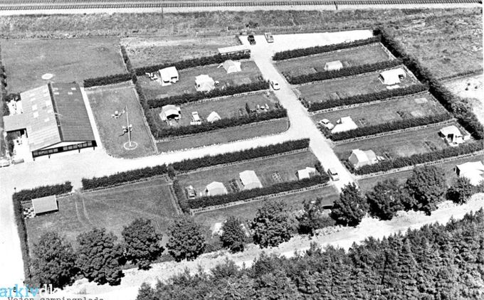 Vejen Campingplads  mellem Borgergade og Fr. d. 7's Gade  var den første campingplads i Vejen, hvor det var Lejrchef Sadelmagermester H. Michelsen, Borgergade 5. til 1966  der flyttede med til den nye campingplads som ses her på billedet, ved Brombærgangen,   hvor han var lejerchef fra 1969 til 1974, hvor Poul Lund tog over fra 1976 til 1974. Og hvor lejerchef Leif Rønn havde pladsen til 1980.
Simon Brønd overtog campingpladsen fra 1969 til 1974.