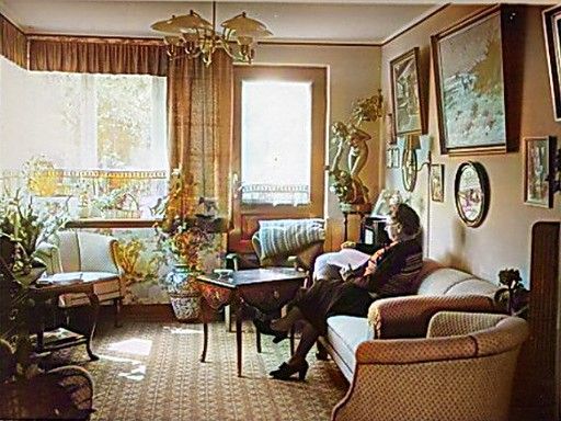 Blomsterhandler Maren Ullerup i sin stue.
Hun var sikkert en af de første der havde, Sig det med blomster i Vejen.