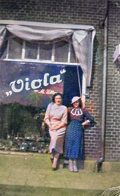 Blomsterforretningen Viola  ved fru Maren Ullerup, Nørregade 65.