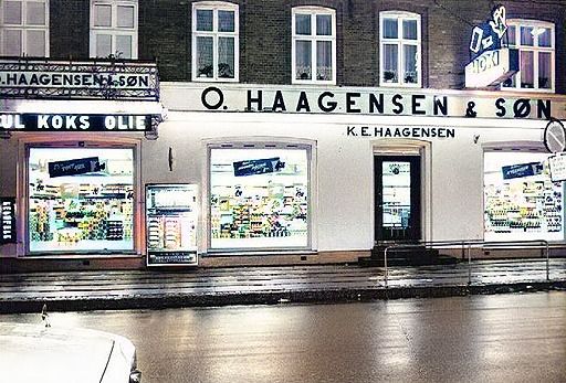Sådan må Karl Erik Haagensens Købmands butik have set ud inden den lukkede  i 1970.
Grethe Haagensen.
Det udtales Hågensen hvis du er i tvivl. Og jeg må tit stave eller 
