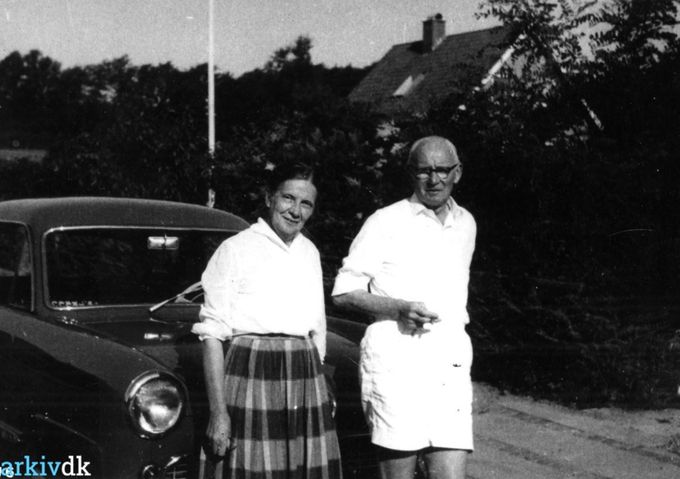 Læge Heuch og hans kone boede i Askov i 1938, inden de flyttede til Søndergade nr. 34. Og til sidst Askovvej hvor de byggede hus. Askovvej Nr. 16. opført i 1955. Der var  deres have i Søndergade blevet til parkeringsplads.