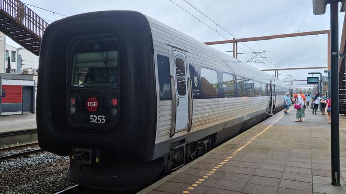 DSB litra MF IC3 sæt 53 som Regionaltog mod Næstved station på Køge station D. 22 juli 2022 
Navngivet 
