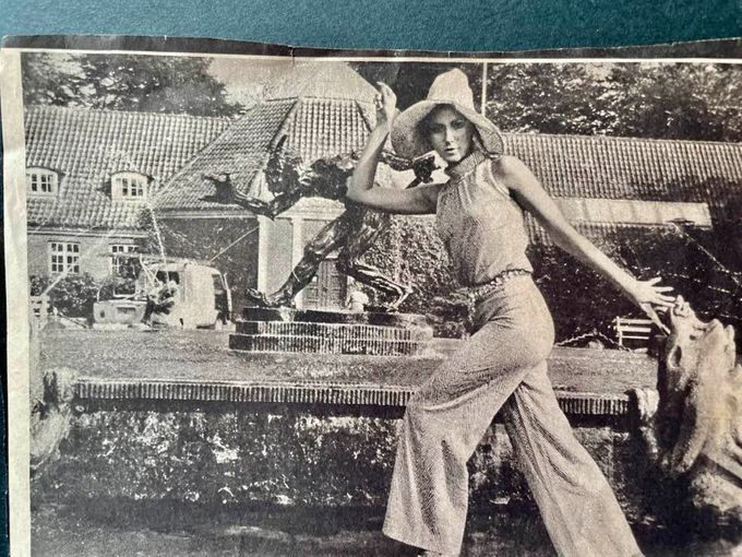 Dorthe Holm Jensen
28. august
  · 
Dette billede er også taget af Bent Jørgensen for Folkebladet - sommeren 1964.
PS. Dorthe Holm Jensen var mannequin.
