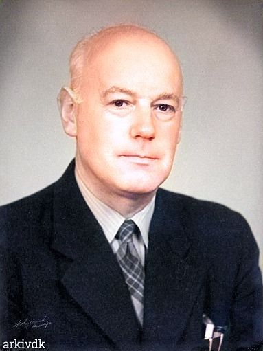 Hej Karen. Jeg kan se at du har lagt en del ind i Brørup arkivet. Jeg tror at du har ret i at din farfar Peter Vilhelm Bruun kørte til Vejen også.
Der står.
Peder Vilhelm Bruun, rutebilejer, Nørregade 66. 
Drev ruten Brørup-Kolding fra 1926 til sin død i 1958. Herefter tog sønnerne Henry og Carl Bruun over.
Bemærkning Firmaet blev i midten af 1960-erne overtaget af Niels Papuga, Agerbæk. Senere sønnen John. Senest Johns søn Carsten Papuga
Periode 1956 - 1958
Fotograf Højlund, Helge, Brørup