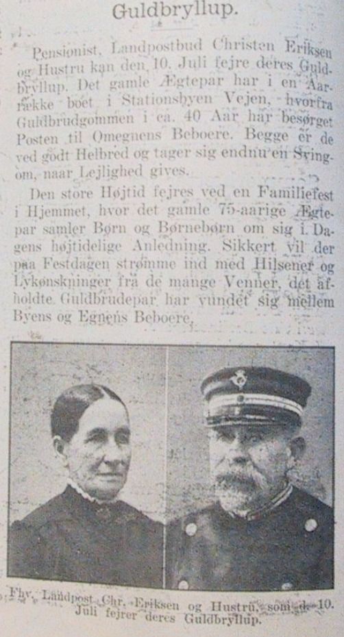 Jette Høier Fischer-Vig skriver. Det var min oldefar, Christen Eriksen der fik bygget huset, hvor der også var rutebilstation (venteværelse).
Det var et dobbelthus som mine oldeforældre byggede, læs meget mere om dem og huset på Vejen Minibys hjemmeside.
Huset, som det ser ud på billedet, er det originale, men står bygget i minibyen som hvidmalet.
Huset er Bygget i 1889 og nedrevet i 1964.
Vejens første rutebilstation der var grøn. Jernbanegade 1-3.